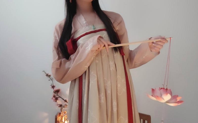 白桃露露汉服19资源