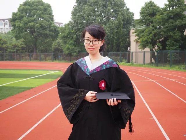 严雨霏张婉莹罗中文字幕