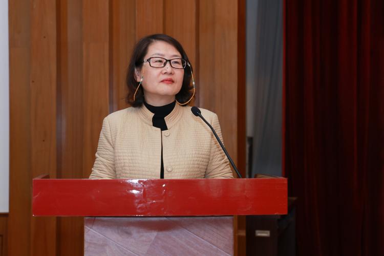 白帝学院肖静正